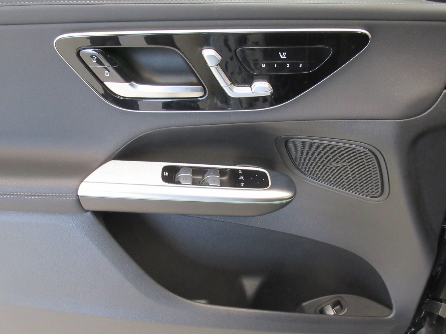 2025 Mercedes-Benz GLC — fotografija 17