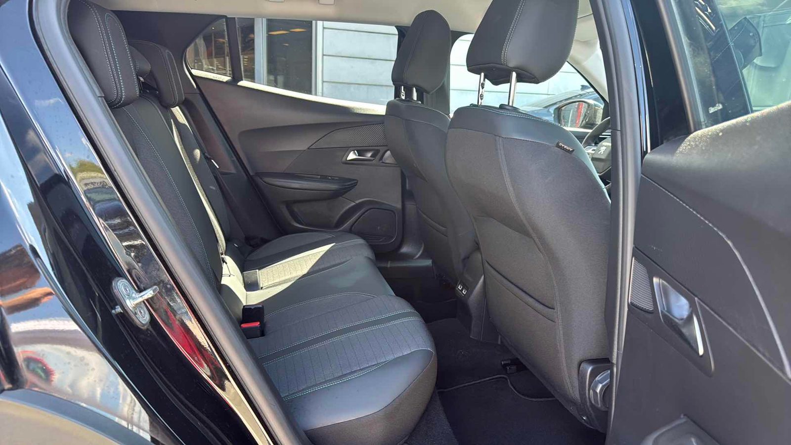2022 Peugeot 2008 — fotografija 10
