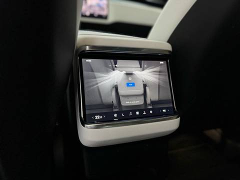 2022 Tesla Model X — sličica 15
