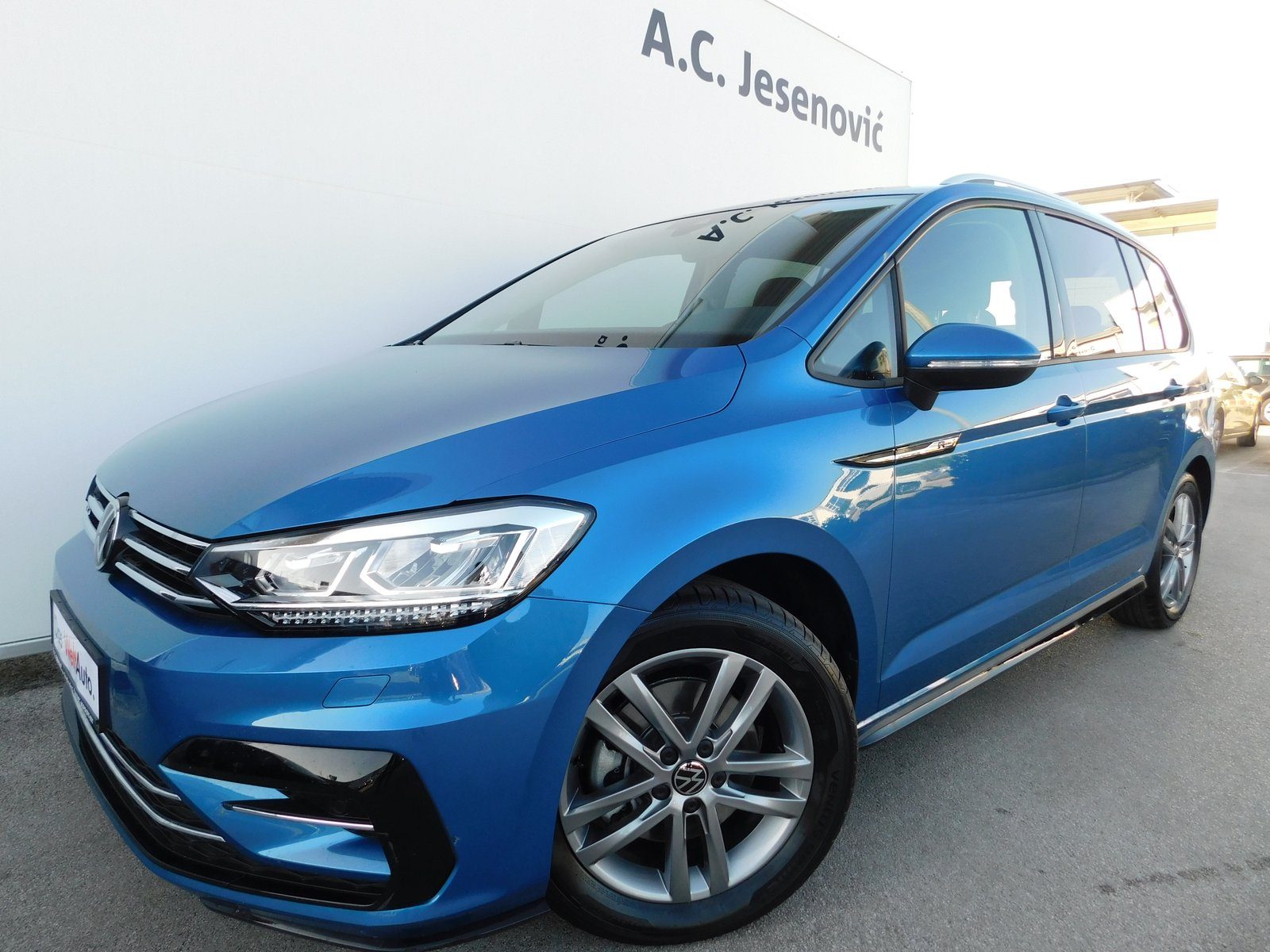 2023 Volkswagen Touran R-Line — fotografija 7