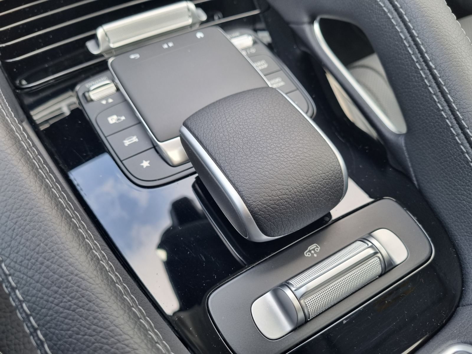 2025 Mercedes-Benz GLE — fotografija 21