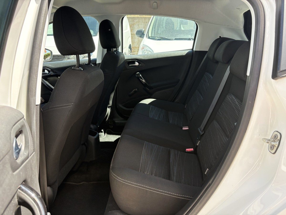 2020 Peugeot 208 — fotografija 13