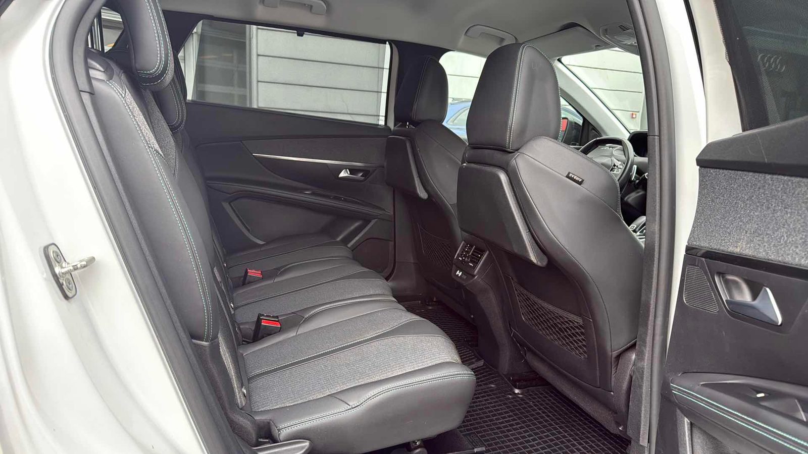 2022 Peugeot 5008 — fotografija 10