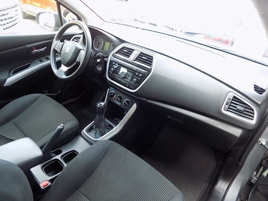 2017 Suzuki SX4 — fotografija 10