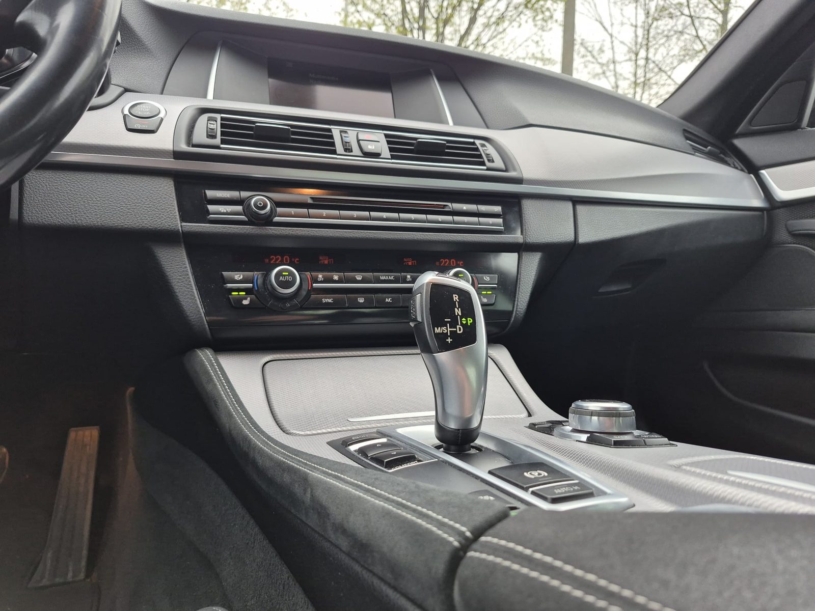 2015 BMW Serija 5 — fotografija 17