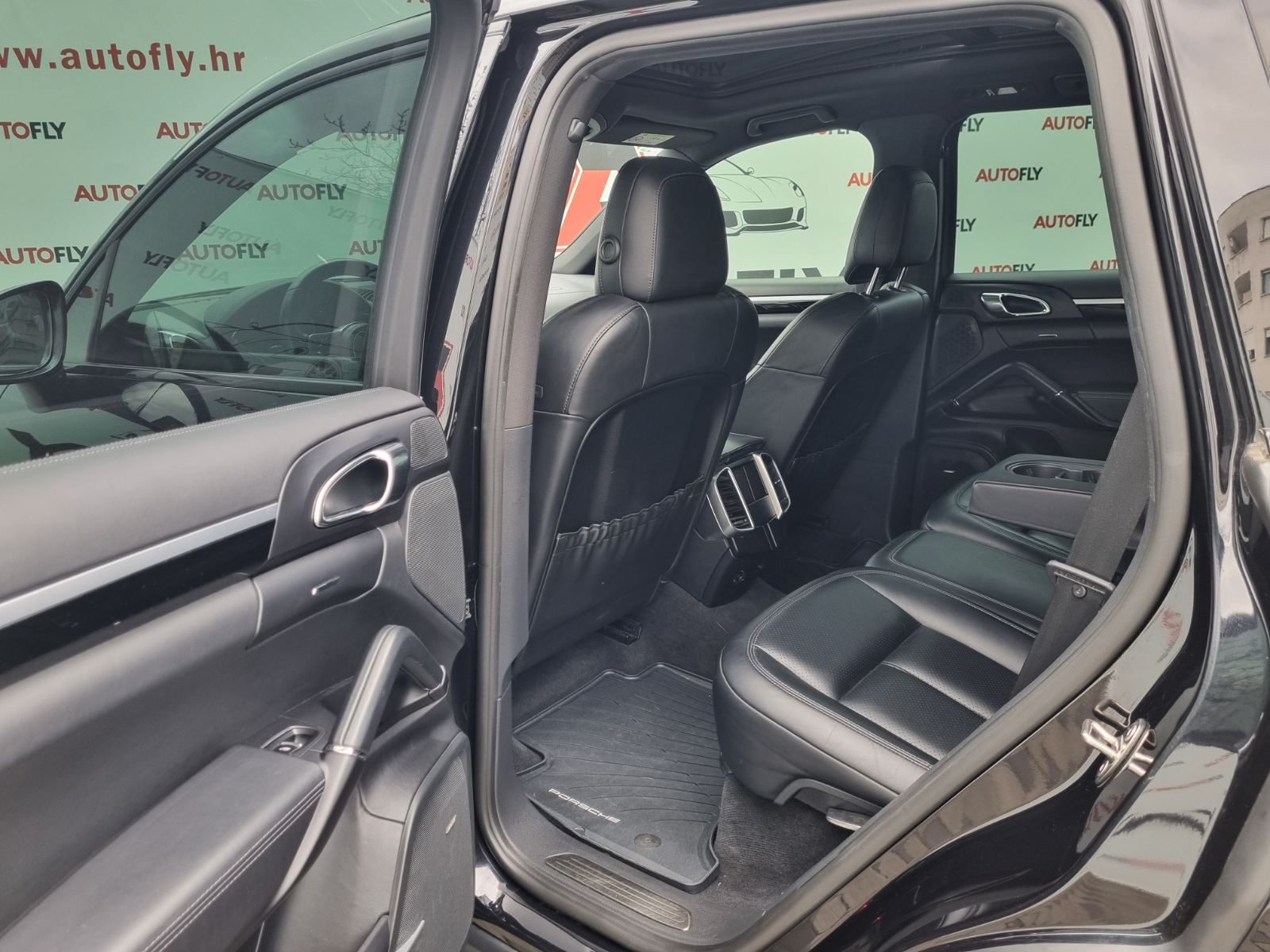 2015 Porsche Cayenne — fotografija 14