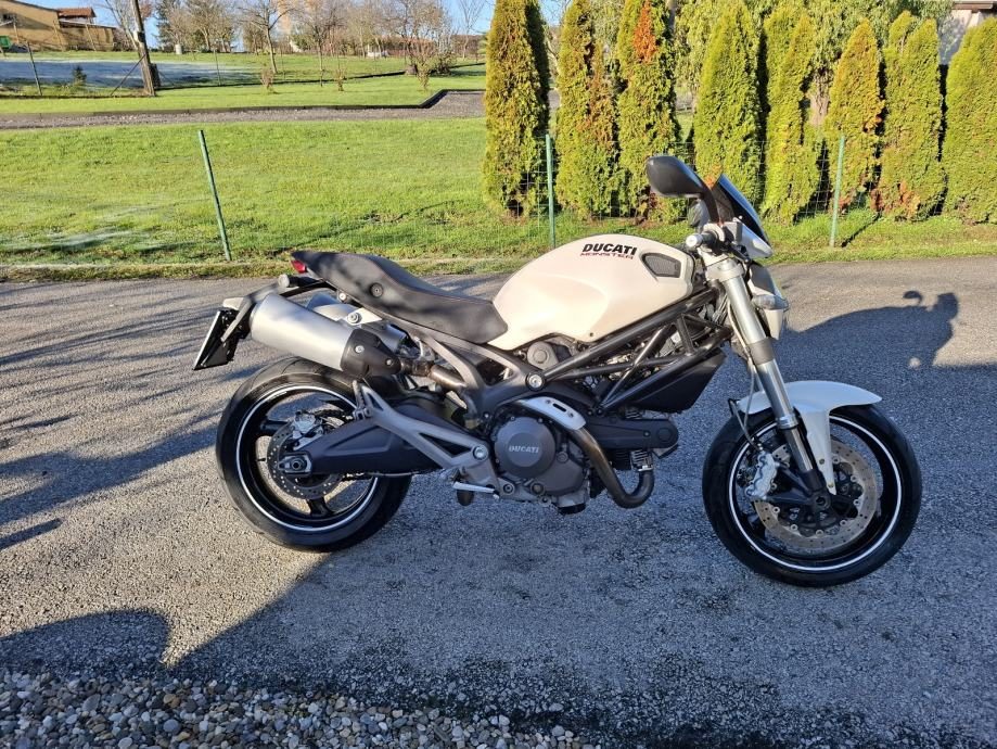 2009 Ducati Monster 696 — fotografija 4