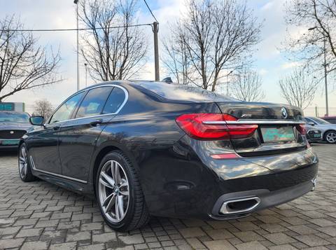 2016 BMW Serija 7 — sličica 4