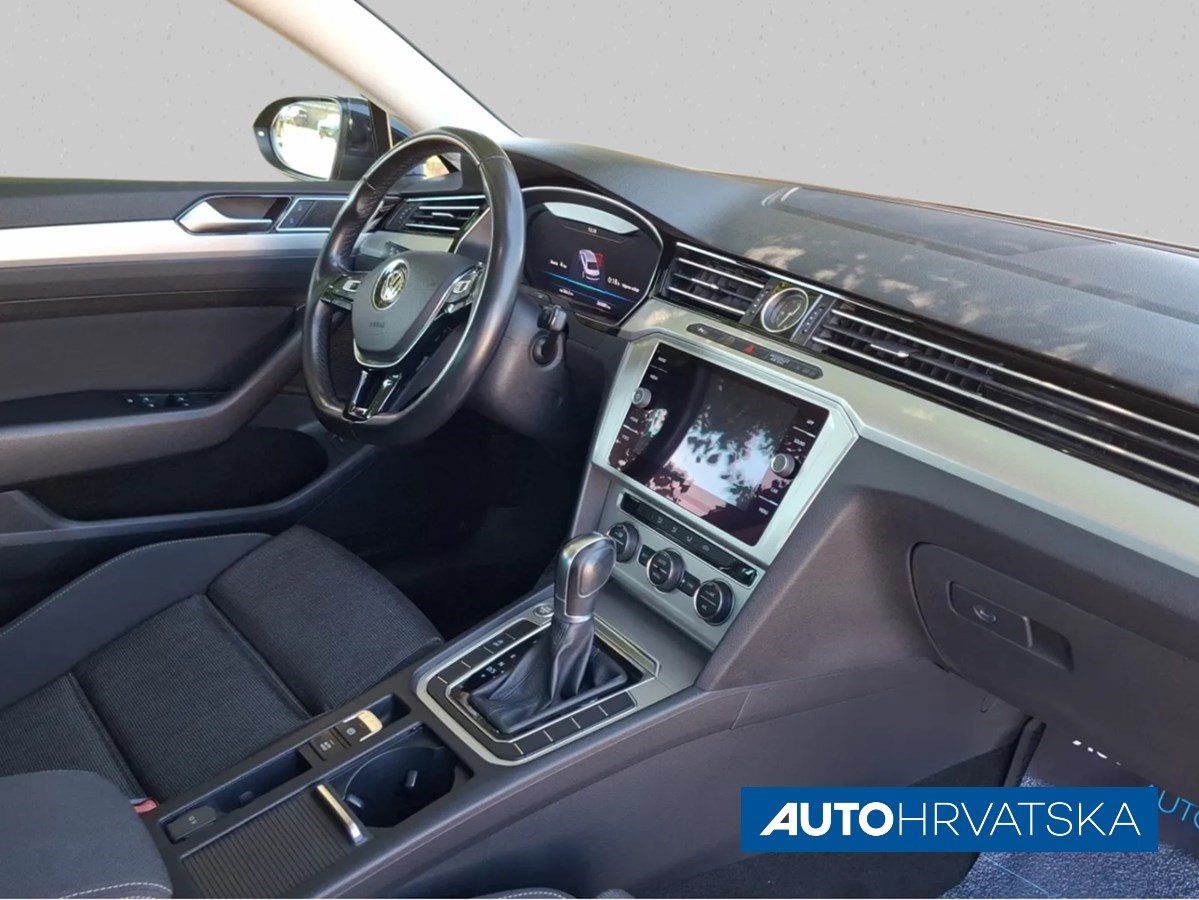 2019 Volkswagen Passat — fotografija 16
