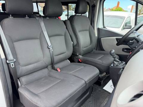 2015 Renault Trafic — sličica 23