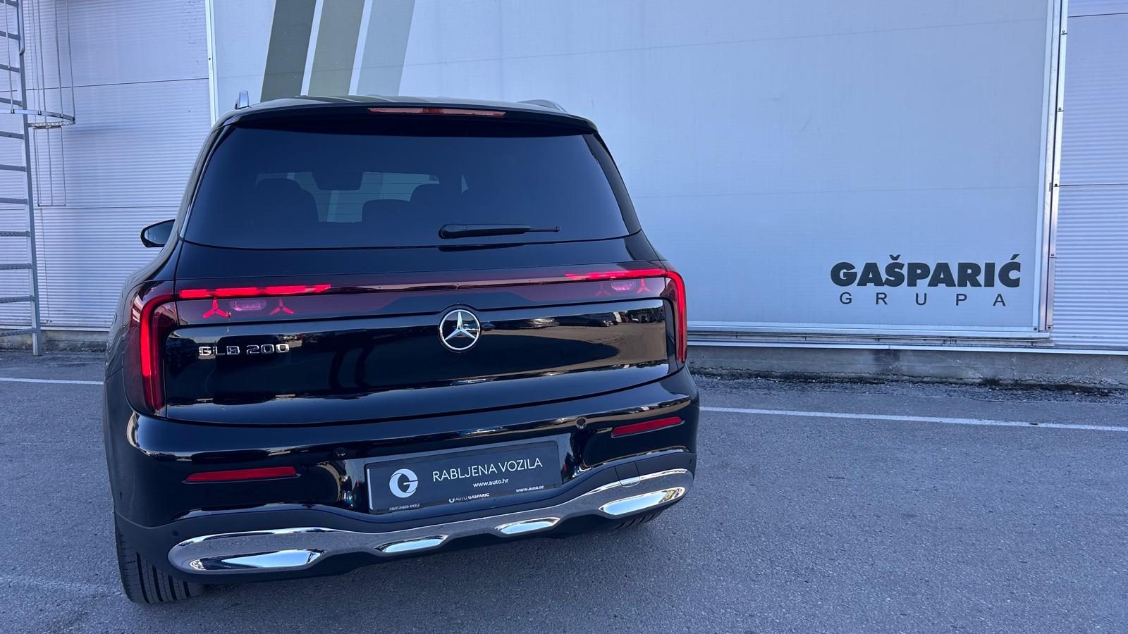 2026 Mercedes-Benz GLB — fotografija 8