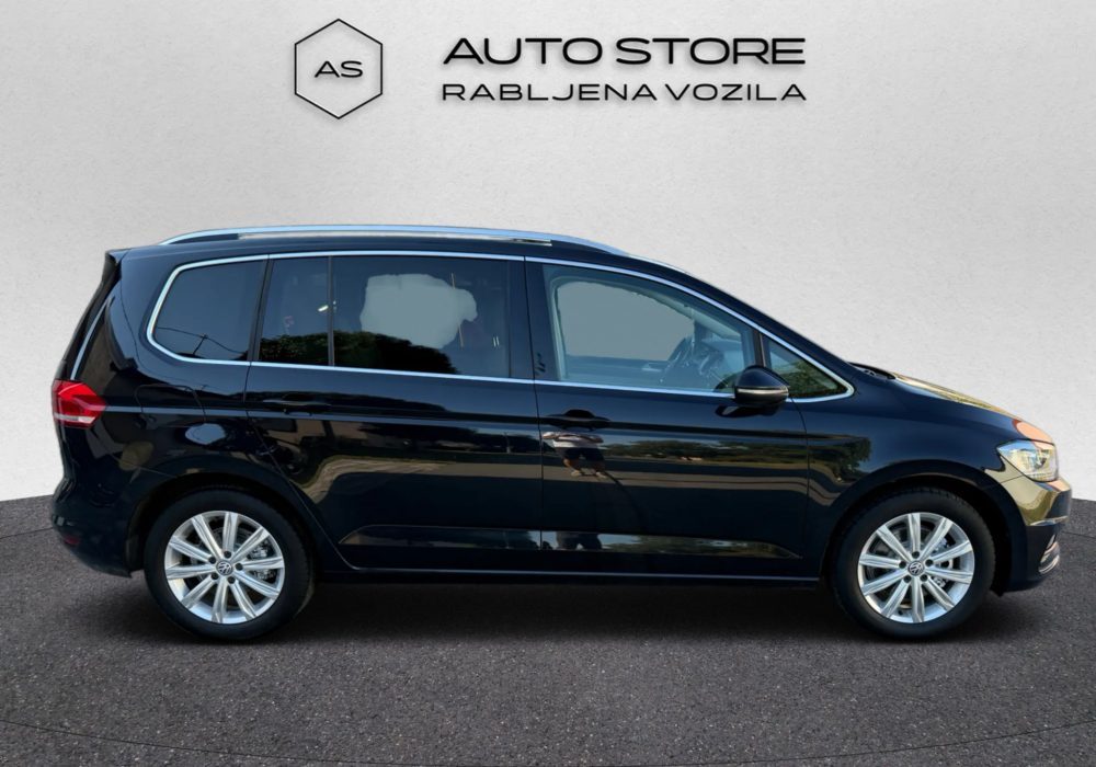 2018 Volkswagen Touran Highline — fotografija 12