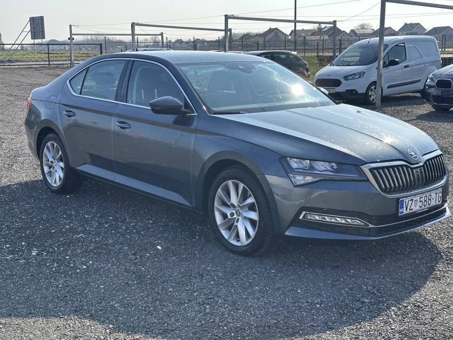 2021 Škoda Superb — fotografija 3