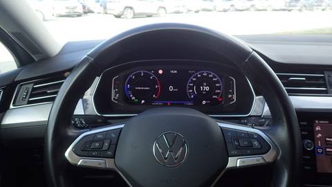 2022 Volkswagen Passat — sličica 14