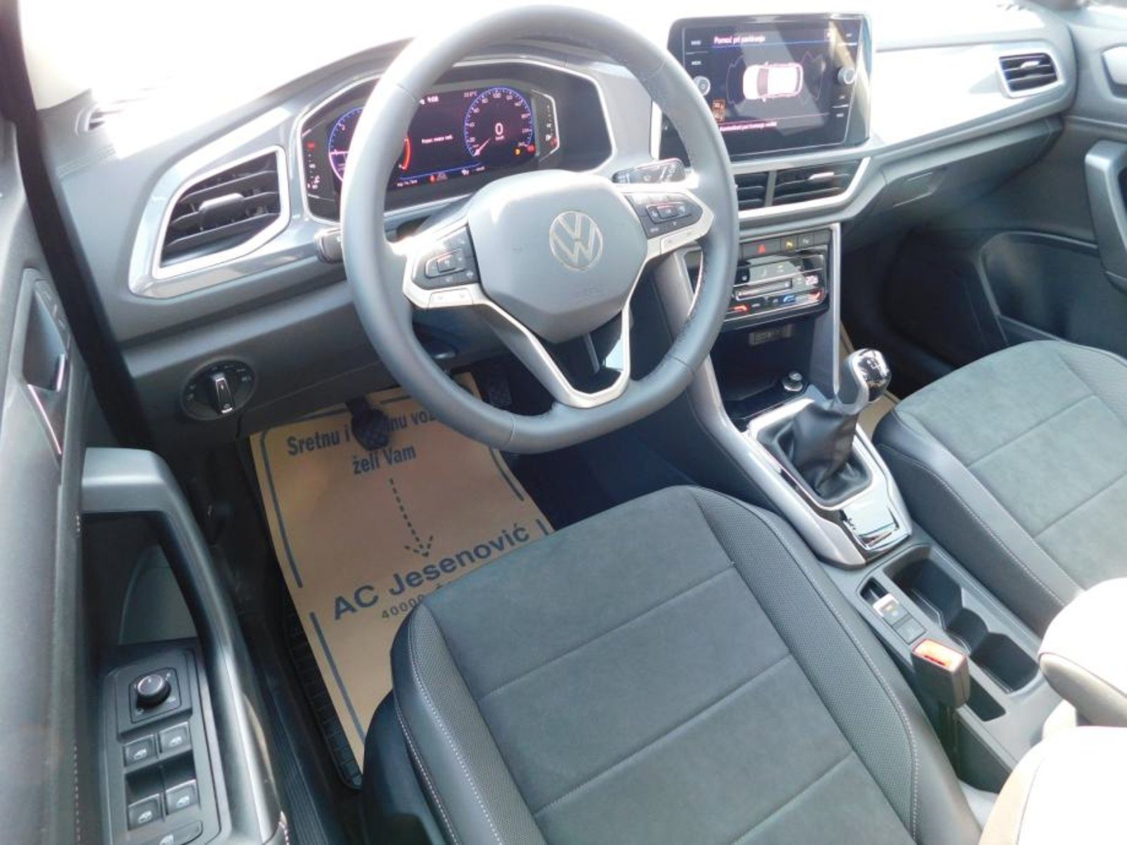 2022 Volkswagen T-Roc — fotografija 8