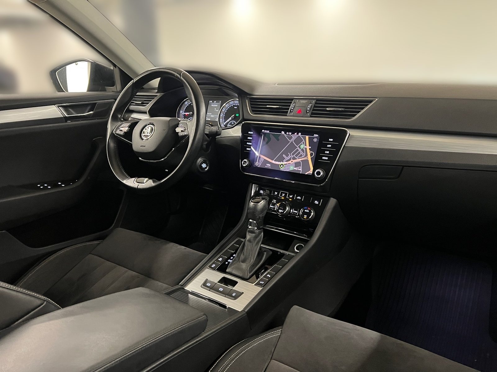 2021 Škoda Superb — fotografija 21