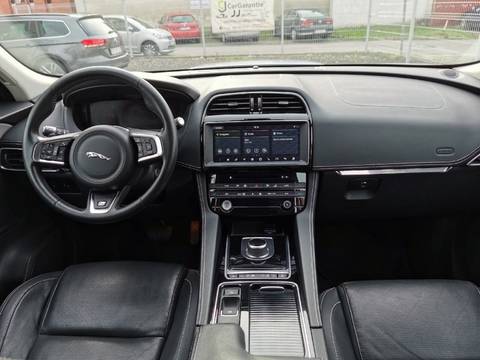 2016 Jaguar F-Pace — sličica 11