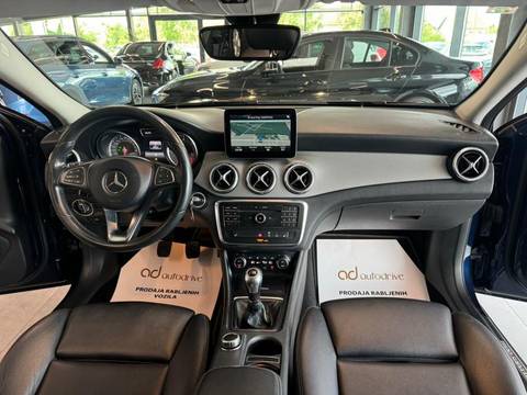 2017 Mercedes-Benz GLA — sličica 26