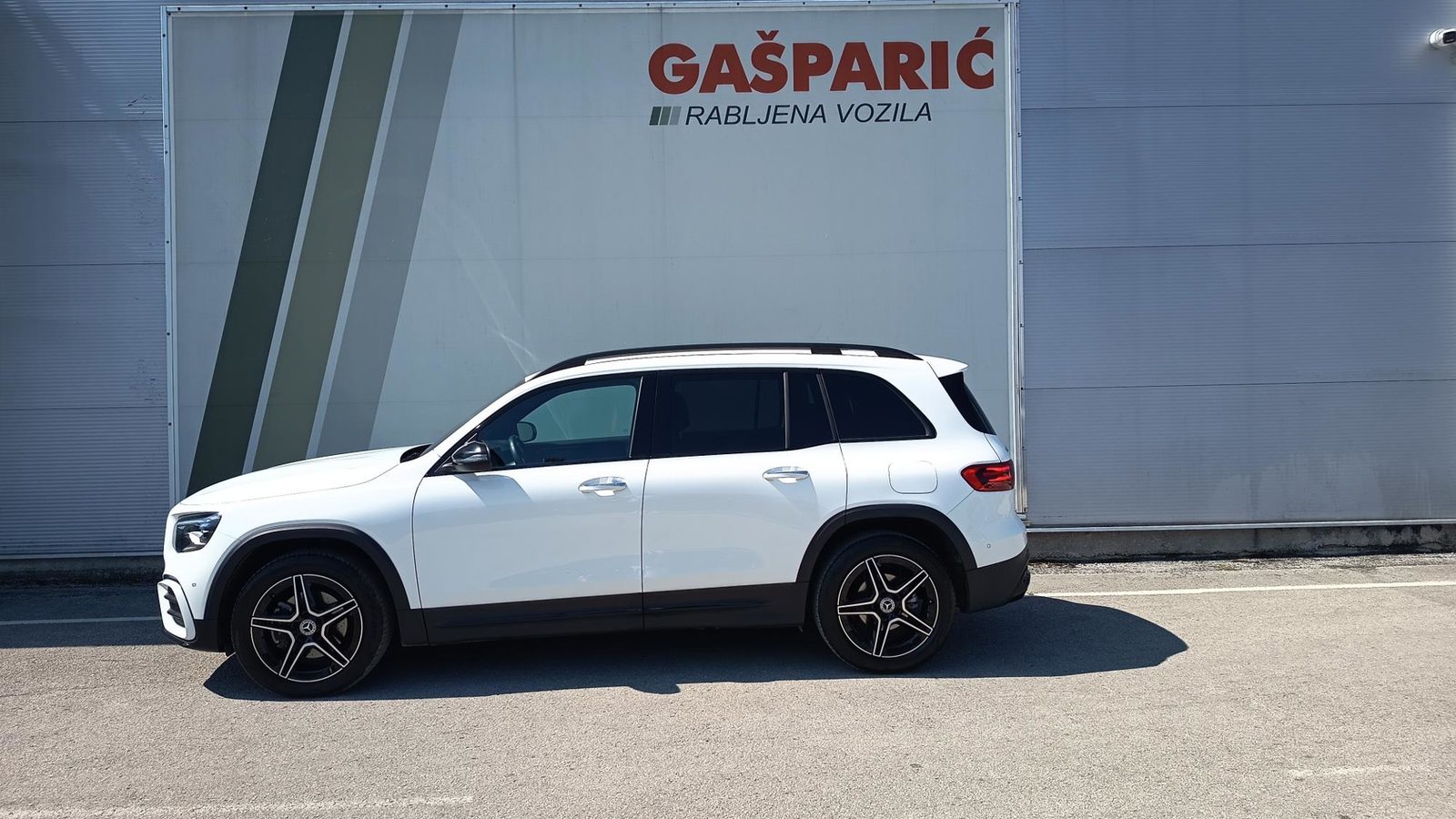 2025 Mercedes-Benz GLB AMG Line — fotografija 5