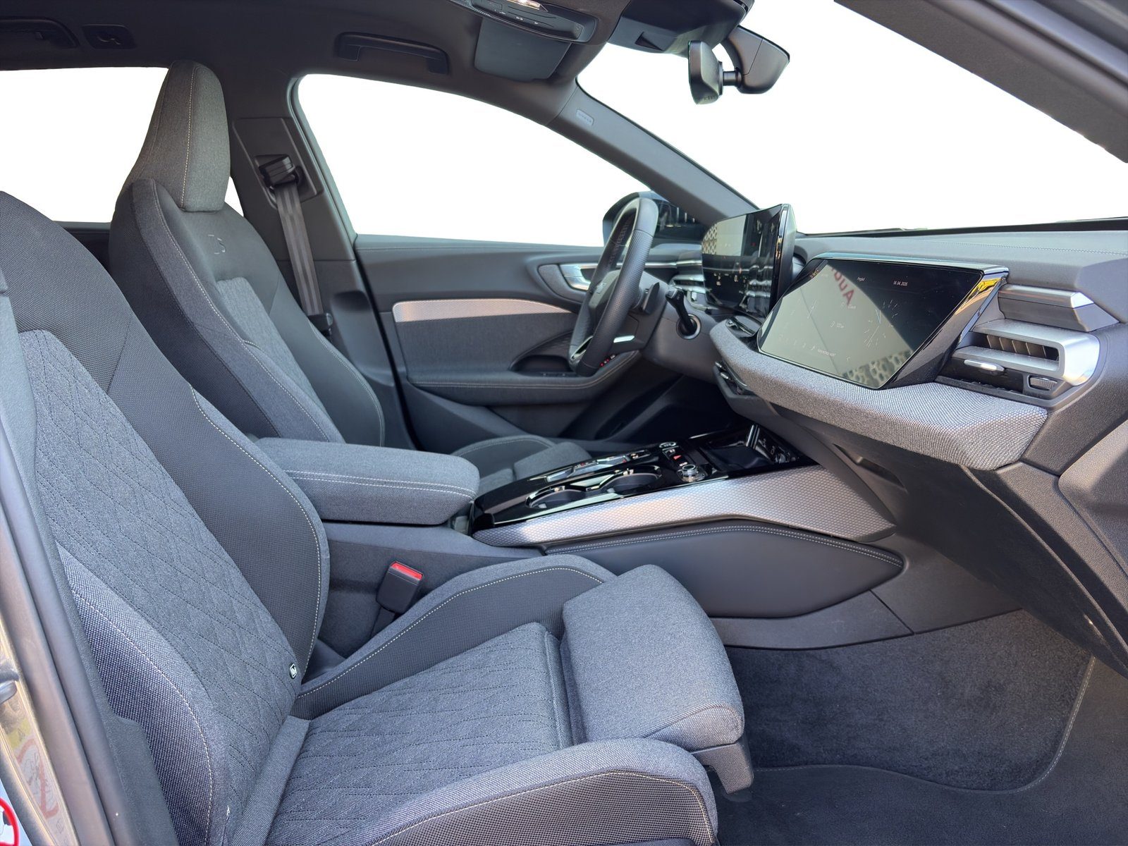 2025 Audi A5 Avant S line — fotografija 16