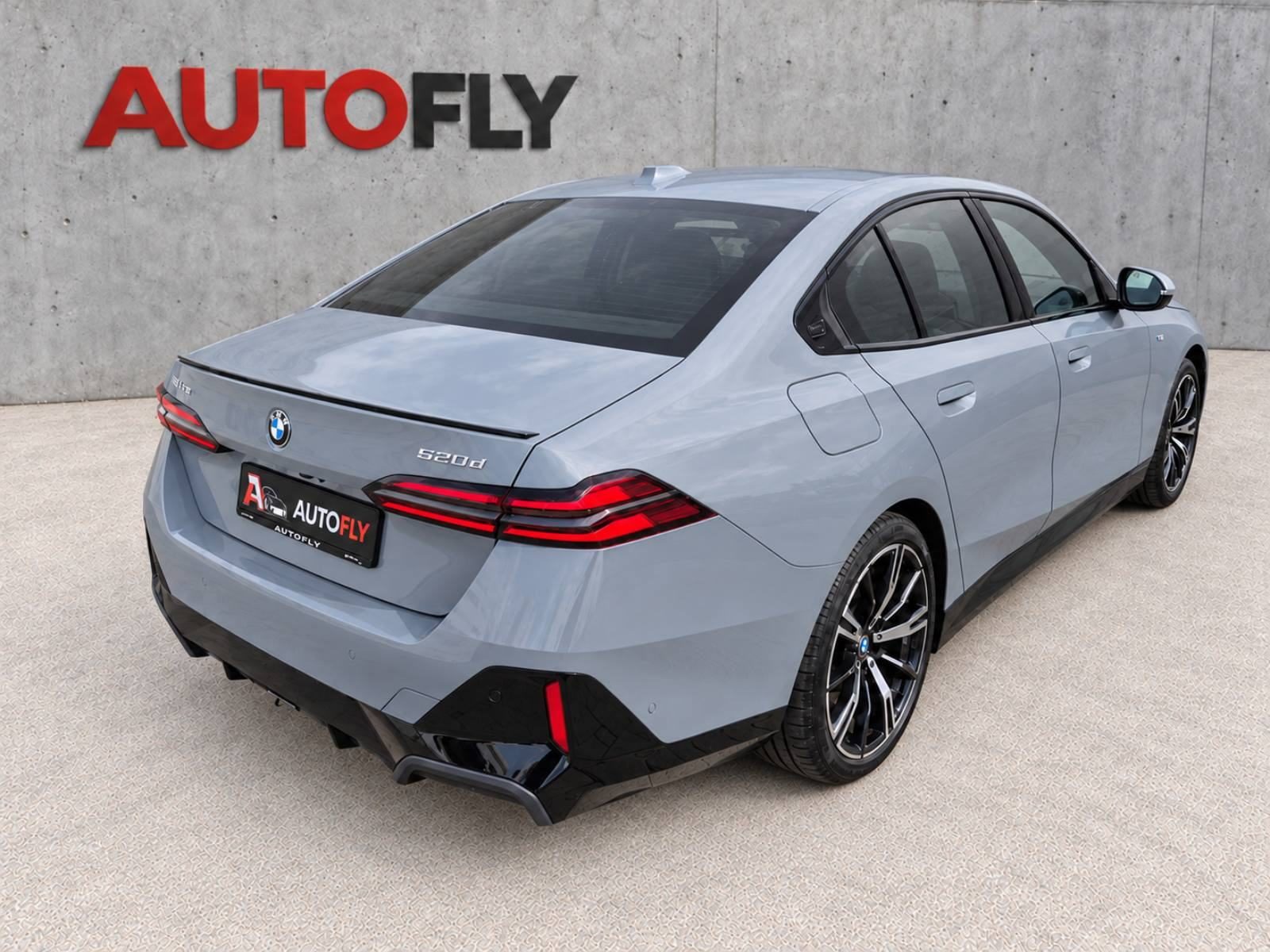 2025 BMW Serija 5 M Sport — fotografija 8