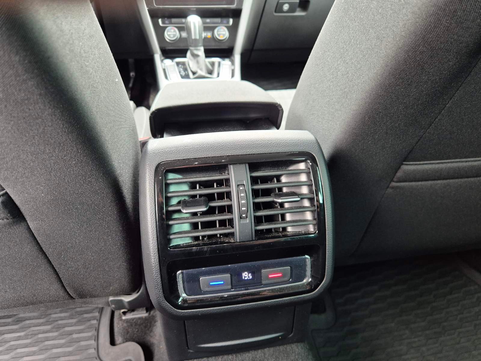 2020 Volkswagen Passat Variant — fotografija 24