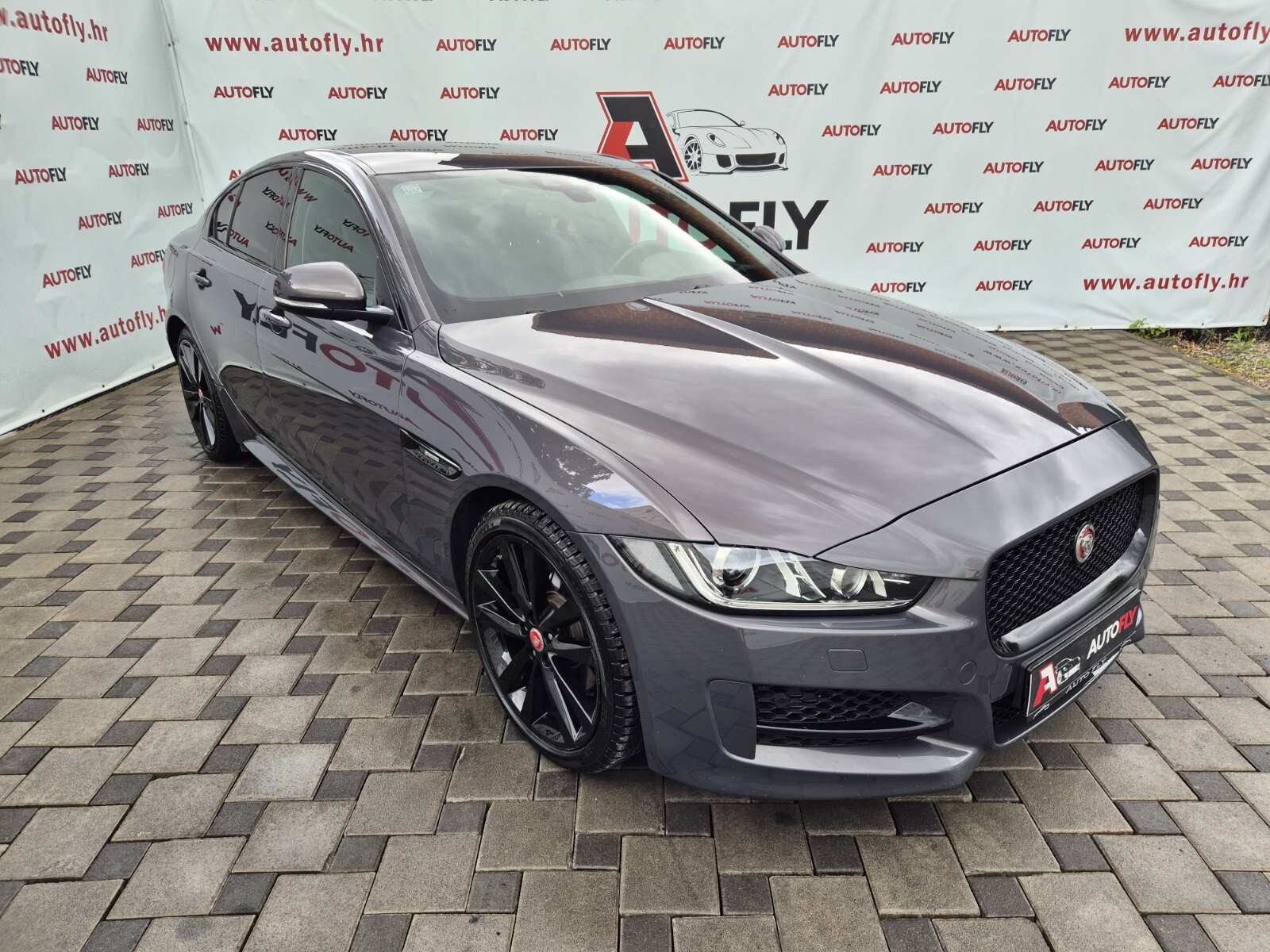 2017 Jaguar XE — fotografija 10