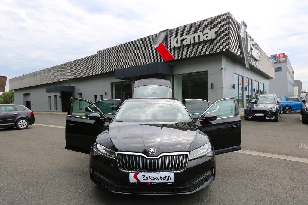2023 Škoda Superb — fotografija 14