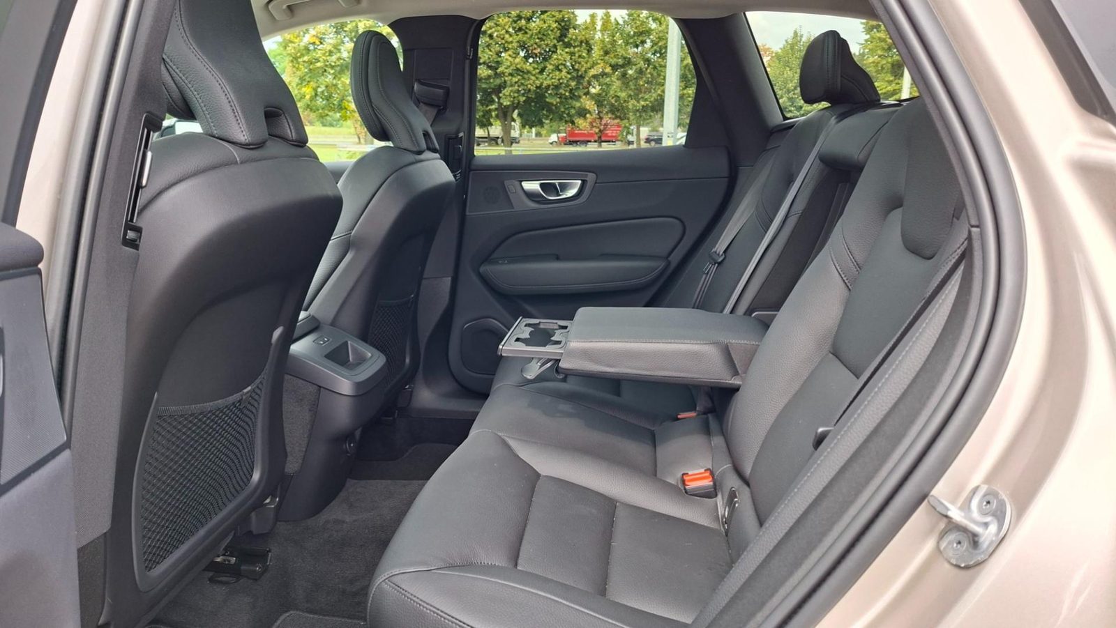 2023 Volvo XC60 — fotografija 4