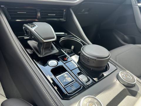 2025 Volkswagen Touareg — sličica 15