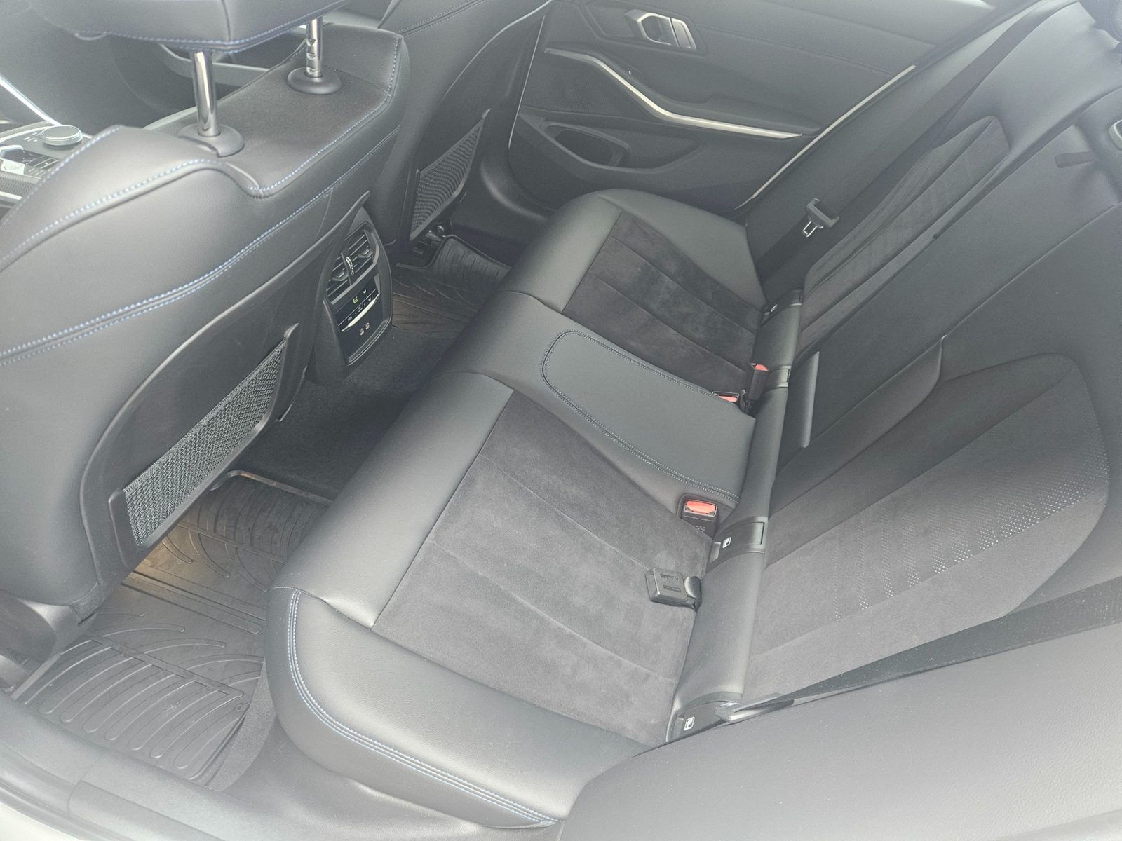 2023 BMW Serija 3 — fotografija 20