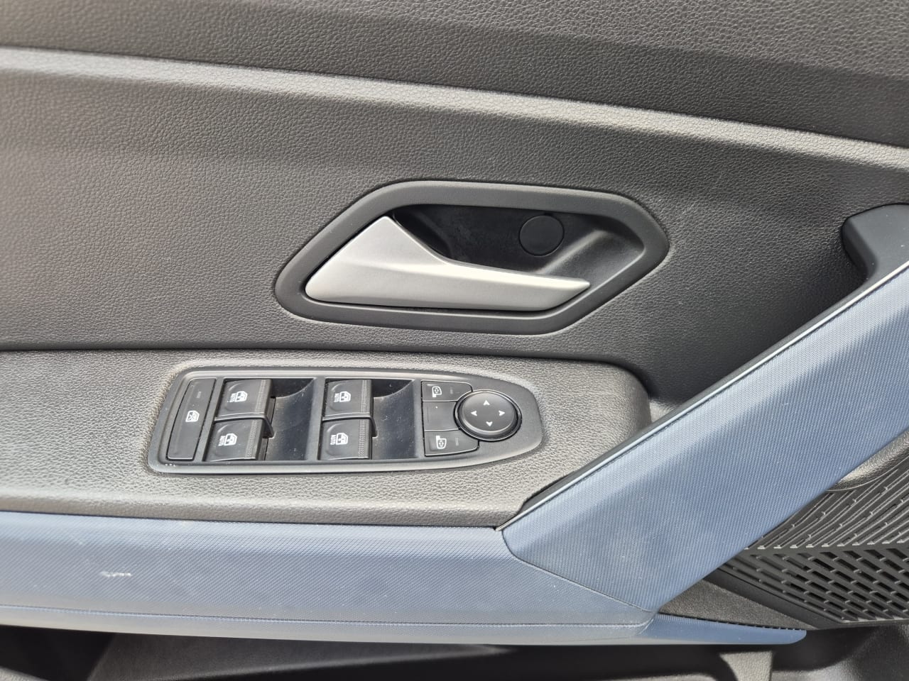 2025 Dacia Duster — fotografija 15