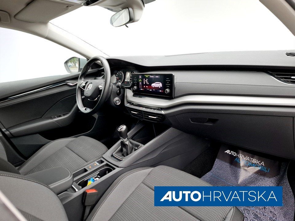 2021 Škoda Octavia Combi — fotografija 8