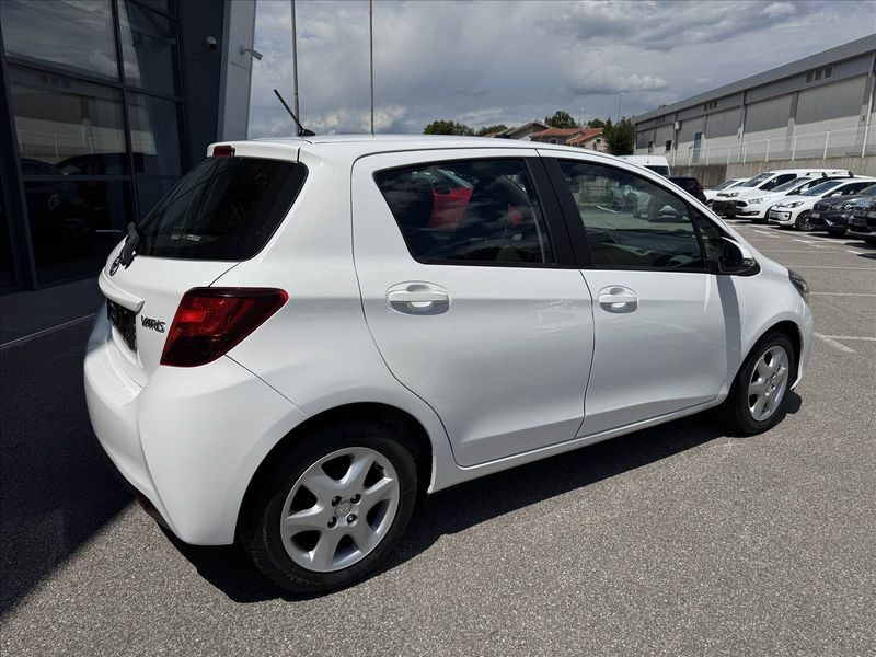 2016 Toyota Yaris — fotografija 3