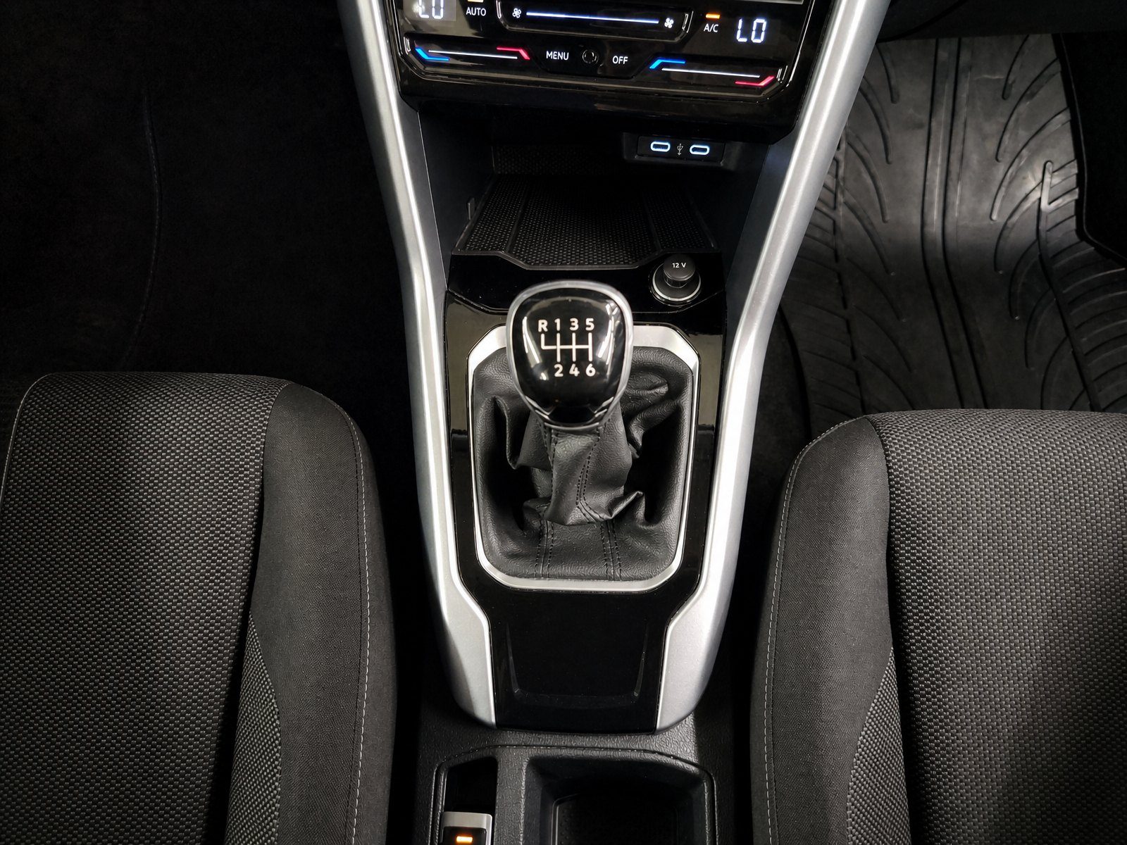 2023 Volkswagen T-Roc — fotografija 28