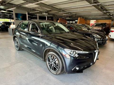 2017 Alfa Romeo Stelvio — sličica 11