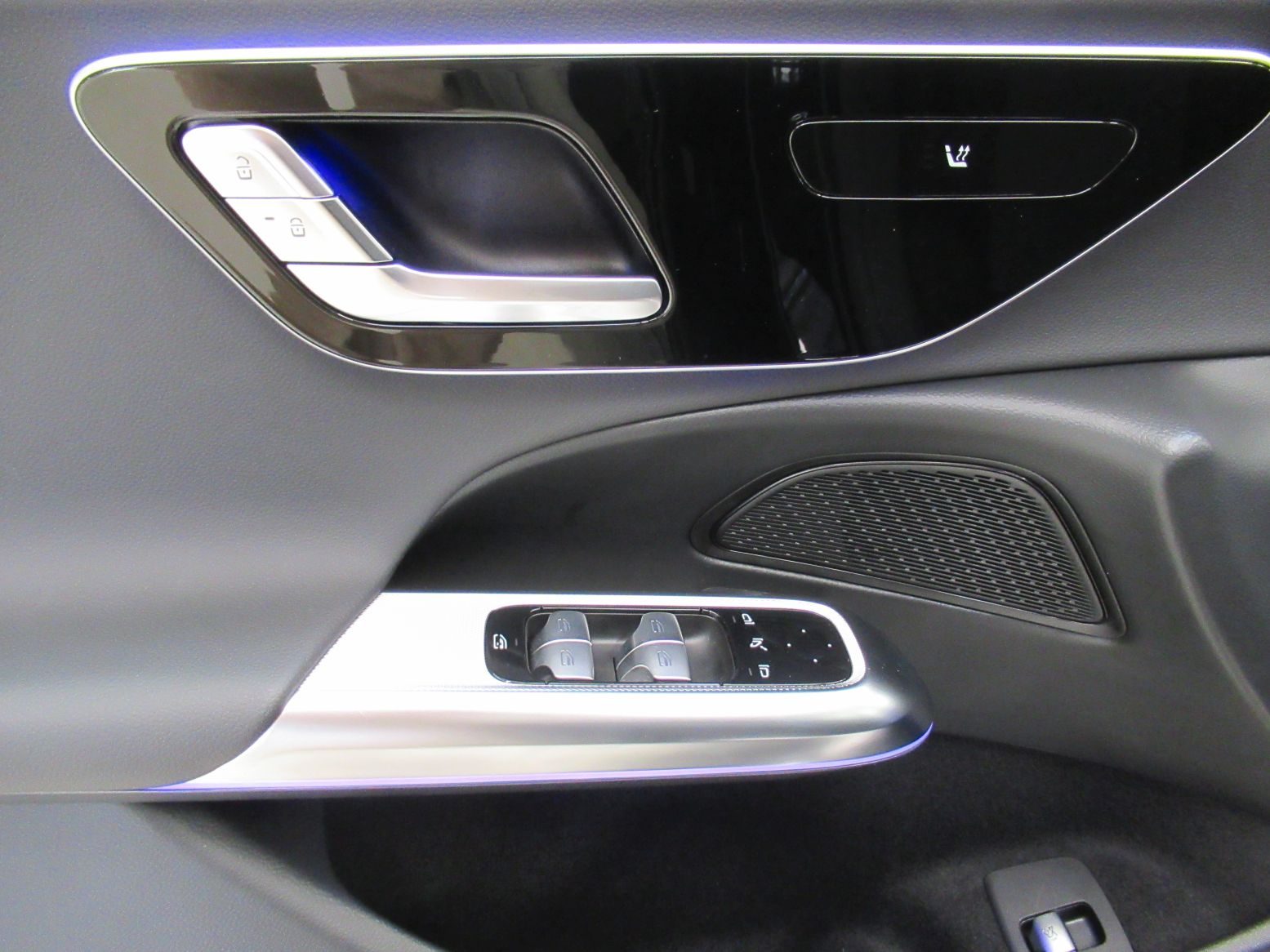2025 Mercedes-Benz E-klasa Avantgarde — fotografija 18