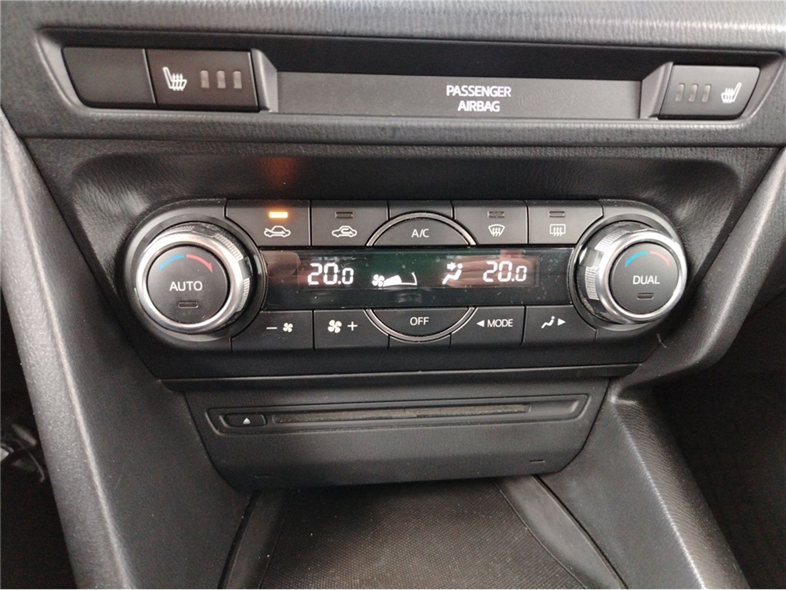 2015 Mazda MAZDA3 — fotografija 14