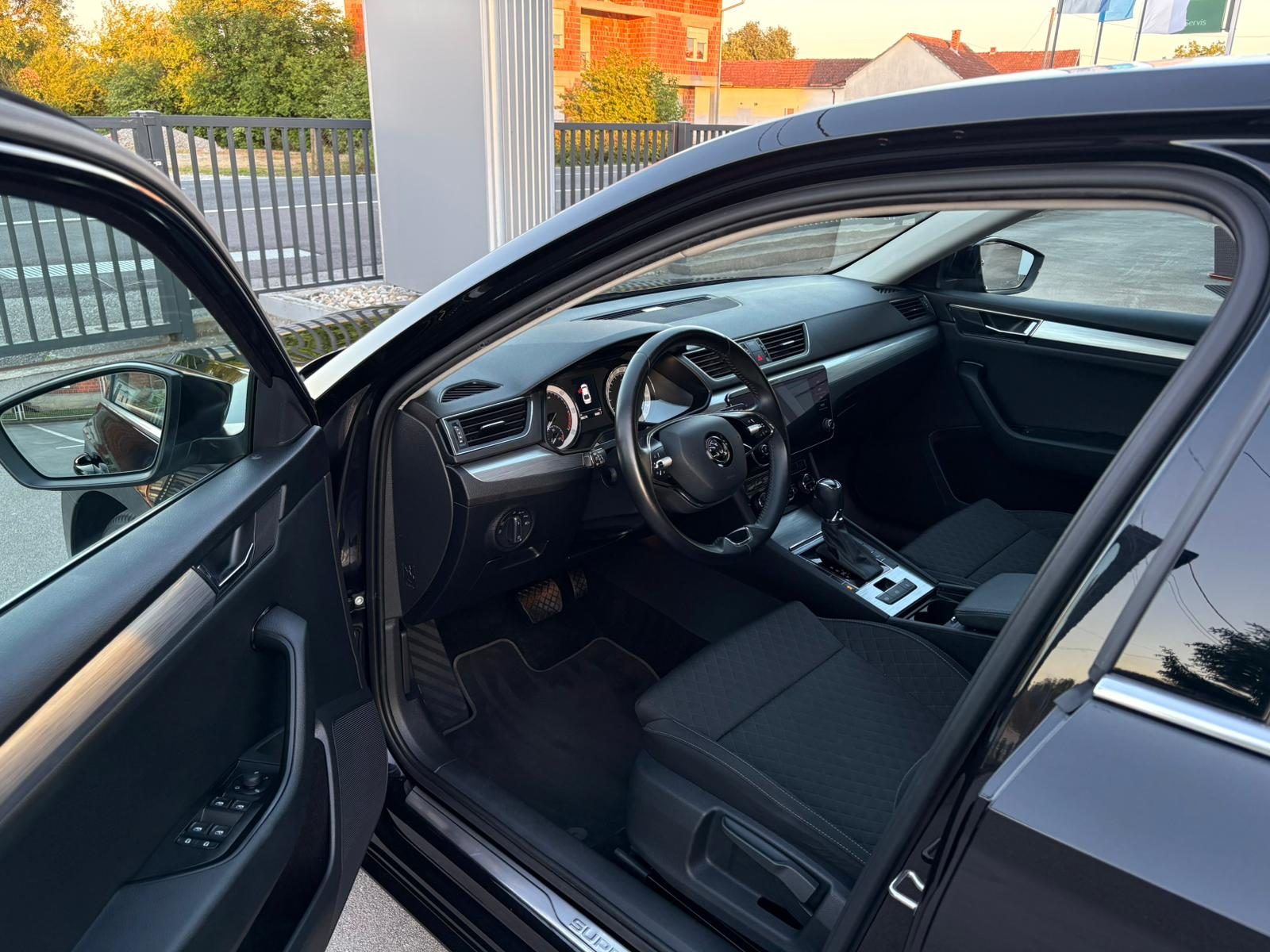 2021 Škoda Superb — fotografija 10