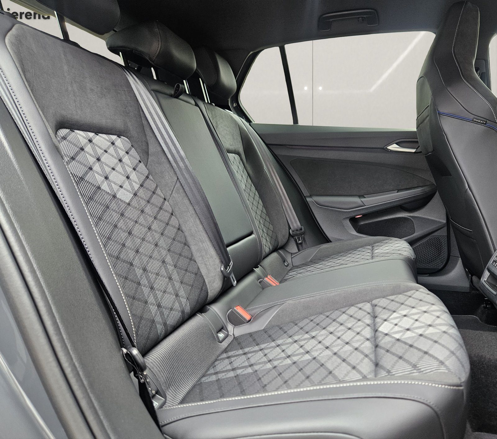 2026 Volkswagen Golf R-Line — fotografija 13
