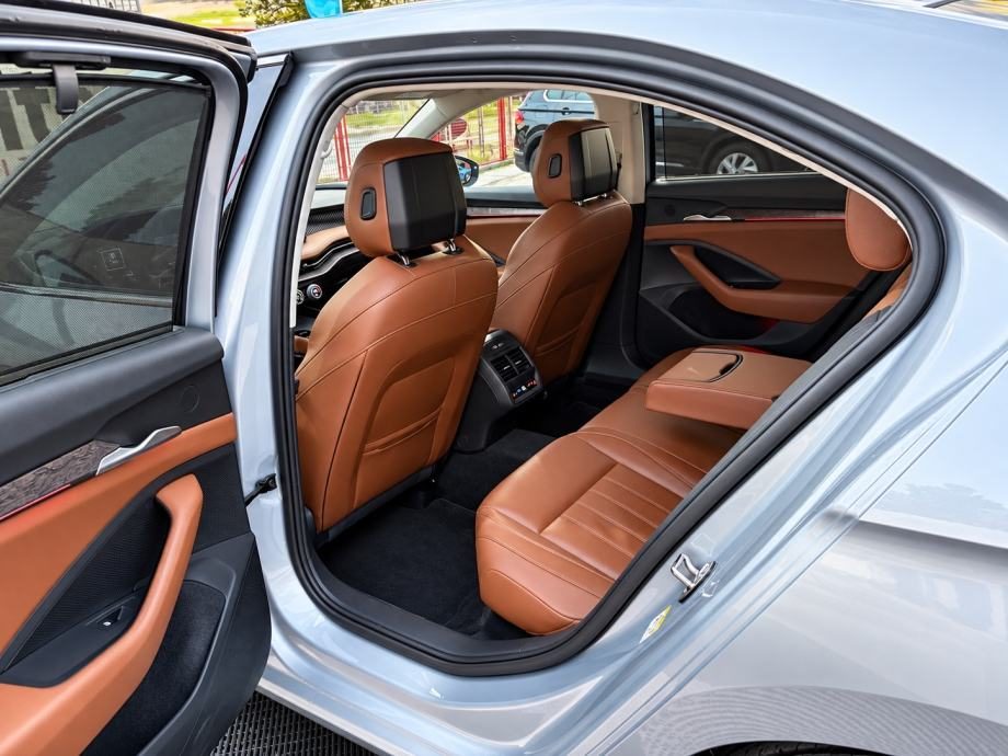 2024 Škoda Superb — fotografija 12