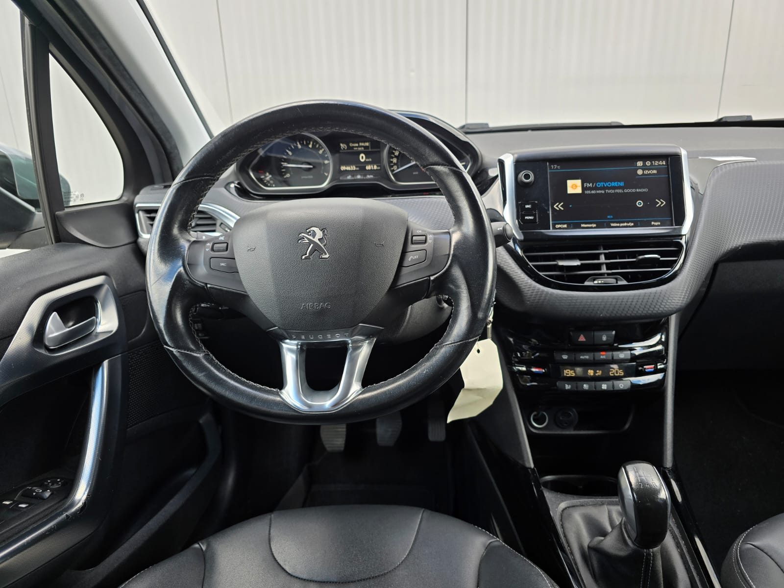 2017 Peugeot 2008 — fotografija 13