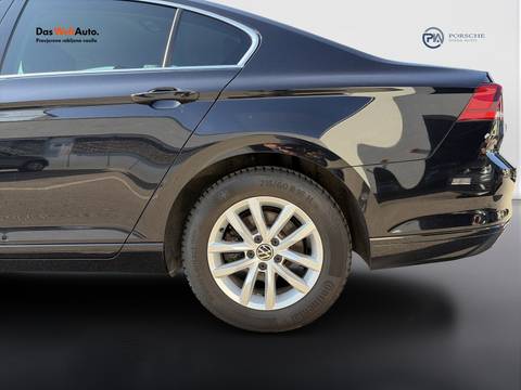 2021 Volkswagen Passat — sličica 21