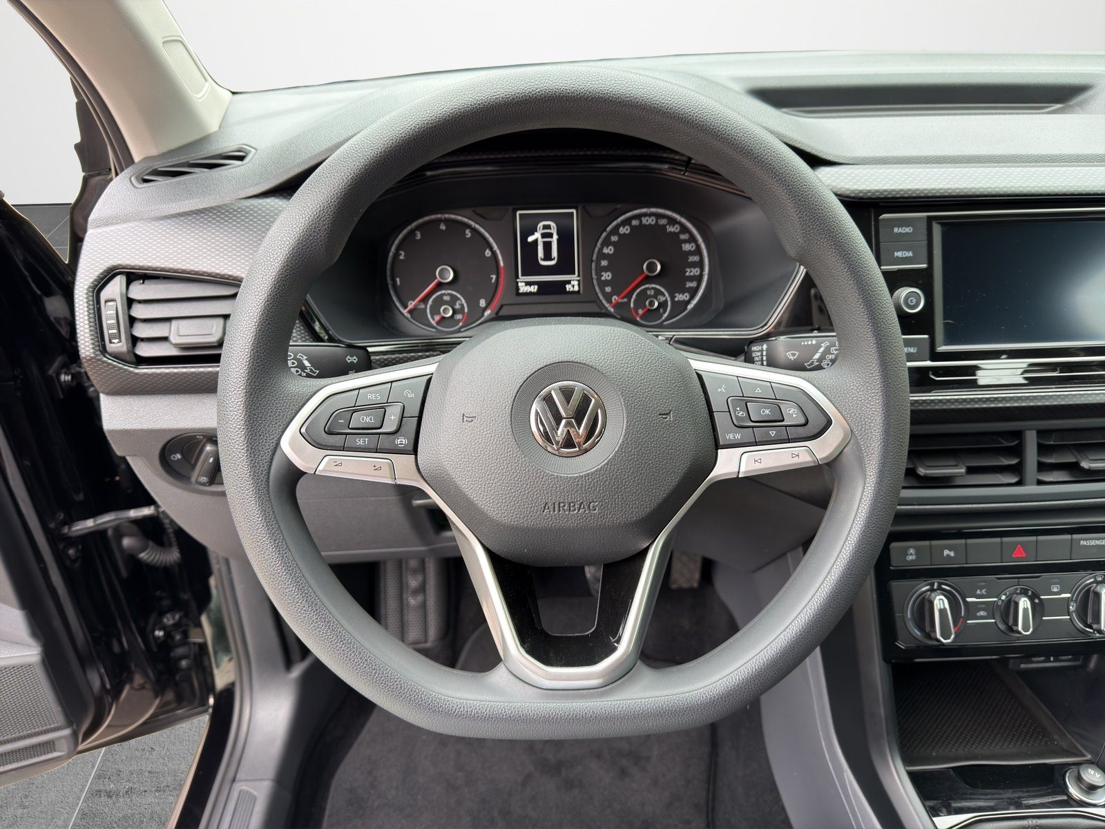 2019 Volkswagen T-Cross — fotografija 9