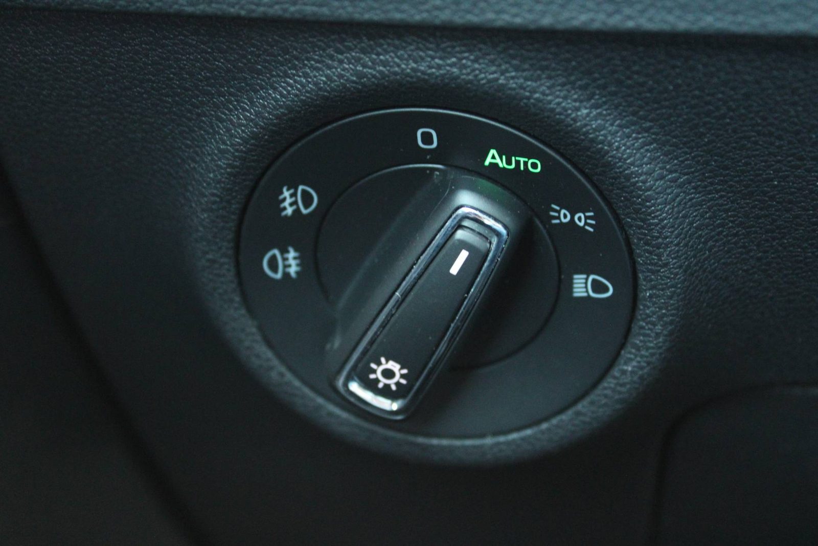 2023 Škoda Karoq — fotografija 15