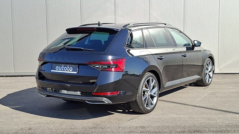 2023 Škoda Superb — fotografija 3