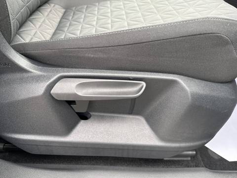 2022 Volkswagen Tiguan — sličica 21