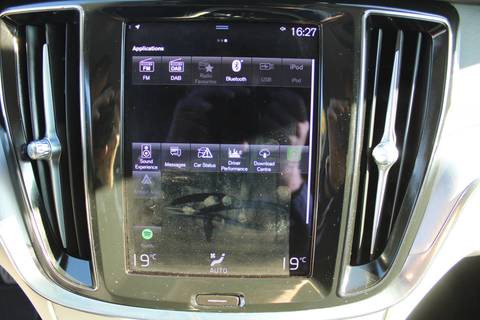 2021 Volvo V60 — sličica 21