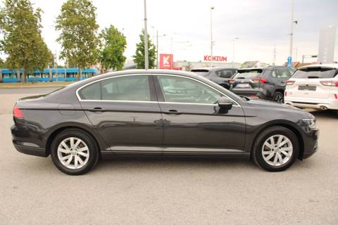 2021 Volkswagen Passat — sličica 4