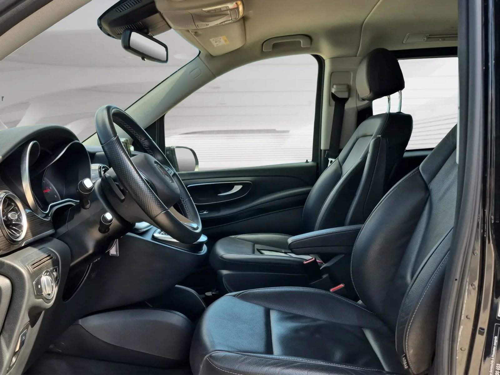 2023 Mercedes-Benz V-klasa — fotografija 9